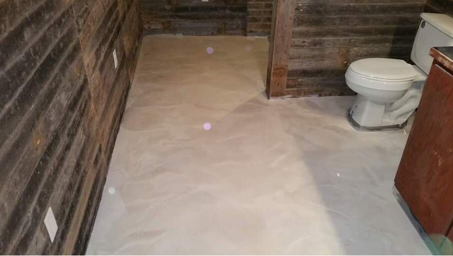 Metallic epoxy floor in a bathroom of a commerce of Charlotte,NC. Job done by Epoxy Floor Charlotte Pros.